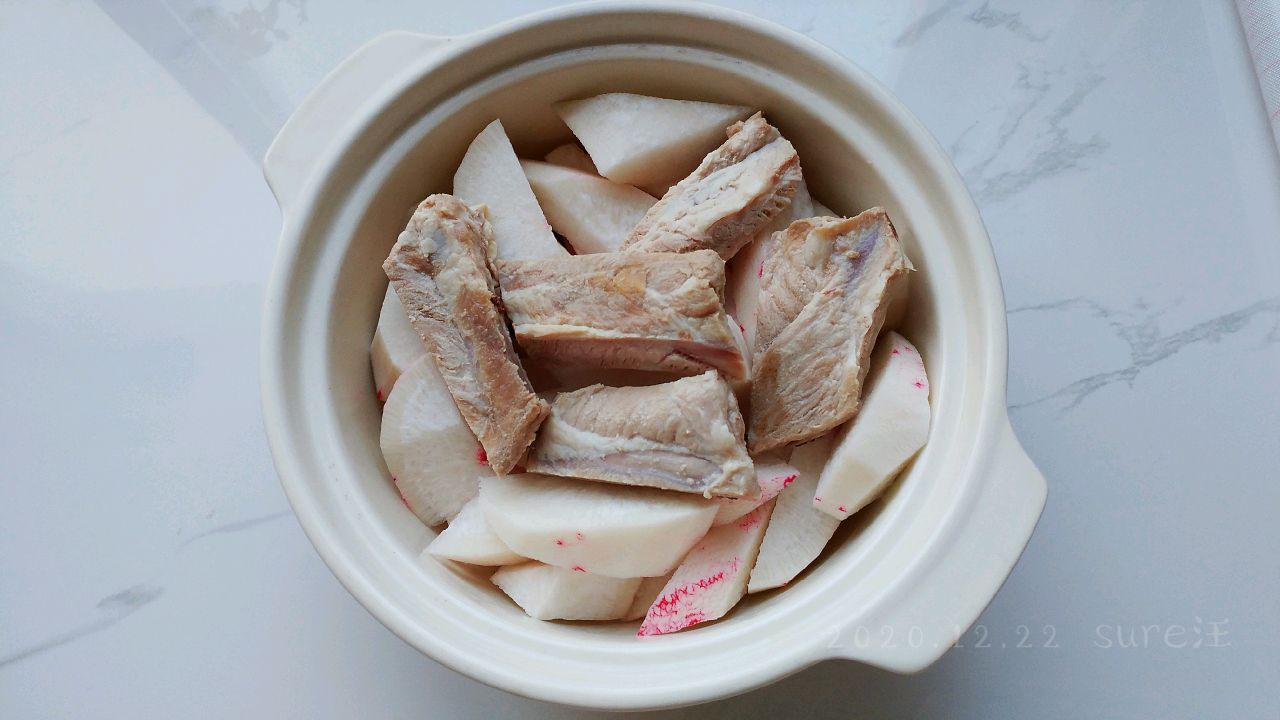 萝卜带菇焖排骨