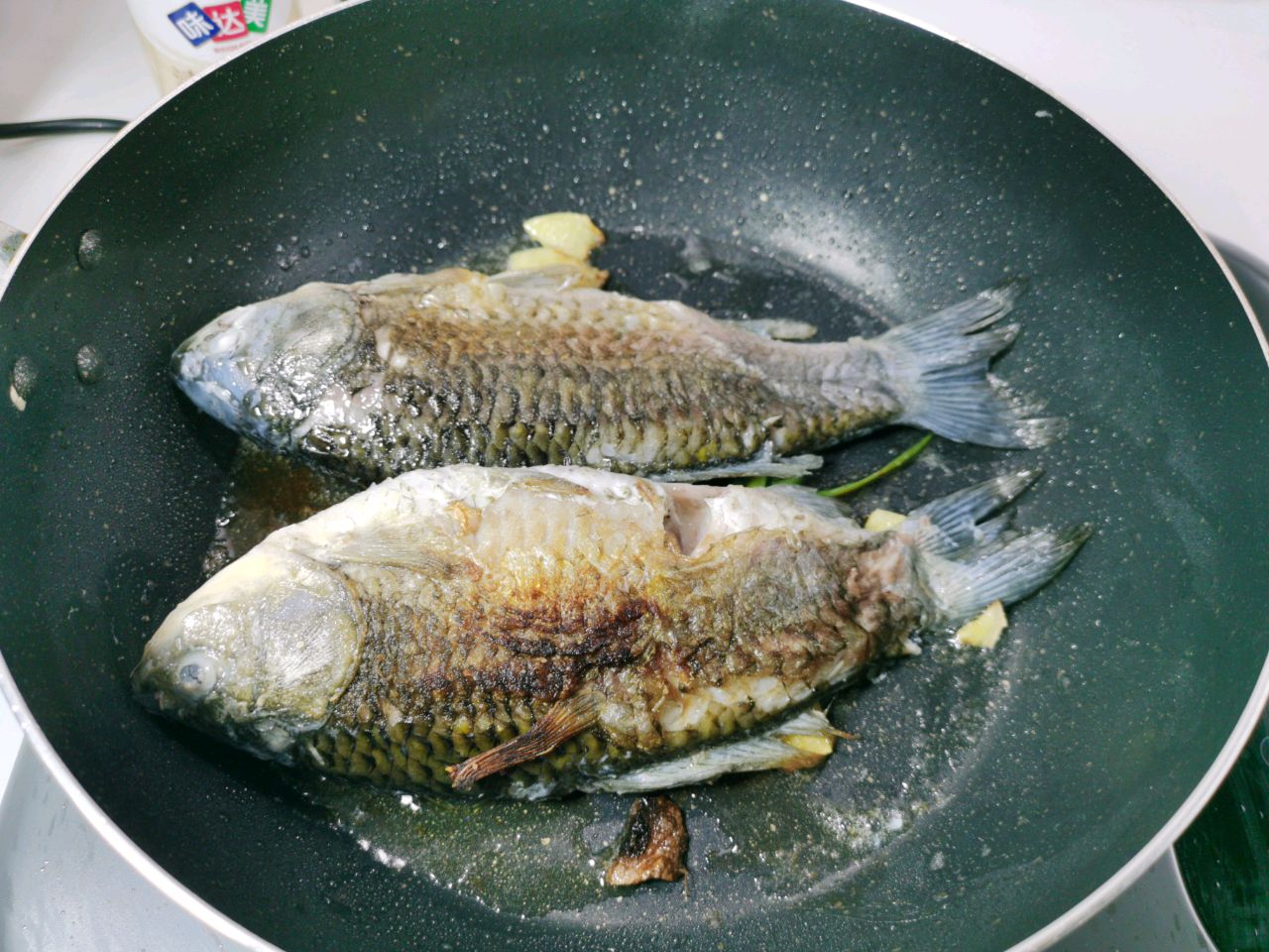 萝卜炖鲫鱼