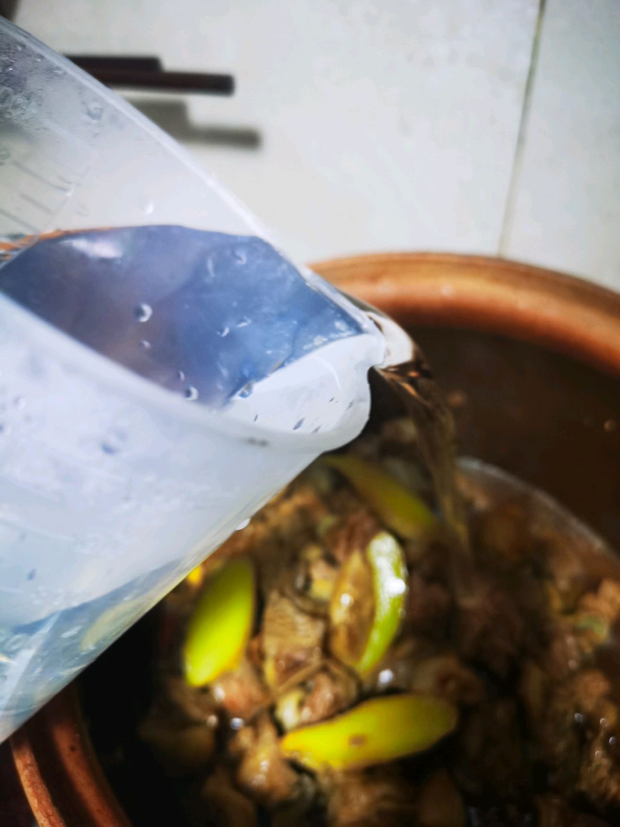 萝卜腐竹牛腩煲