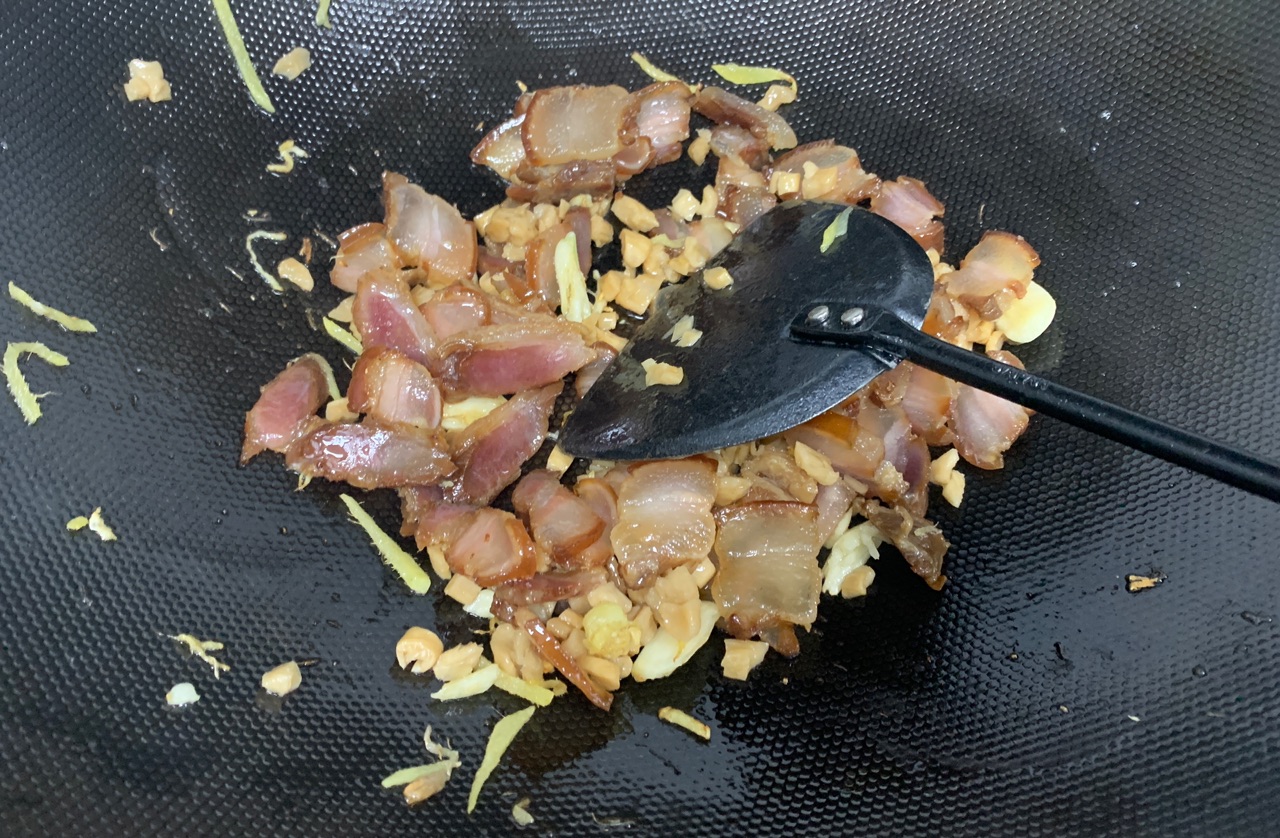 萝卜干腊肉炒荷兰豆