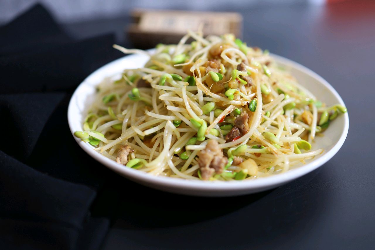萝卜干肉丁炒豆芽