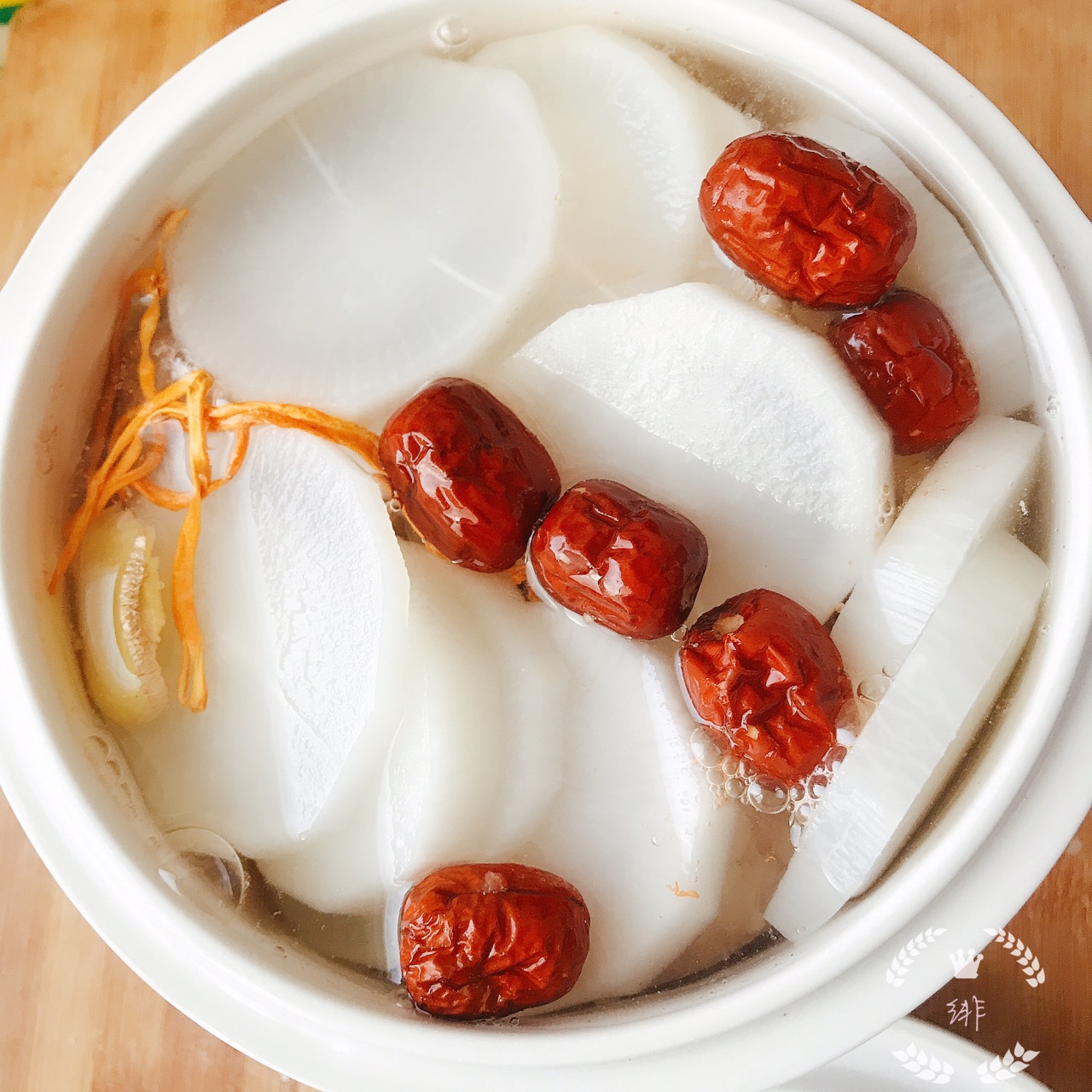 萝卜开小会排骨汤