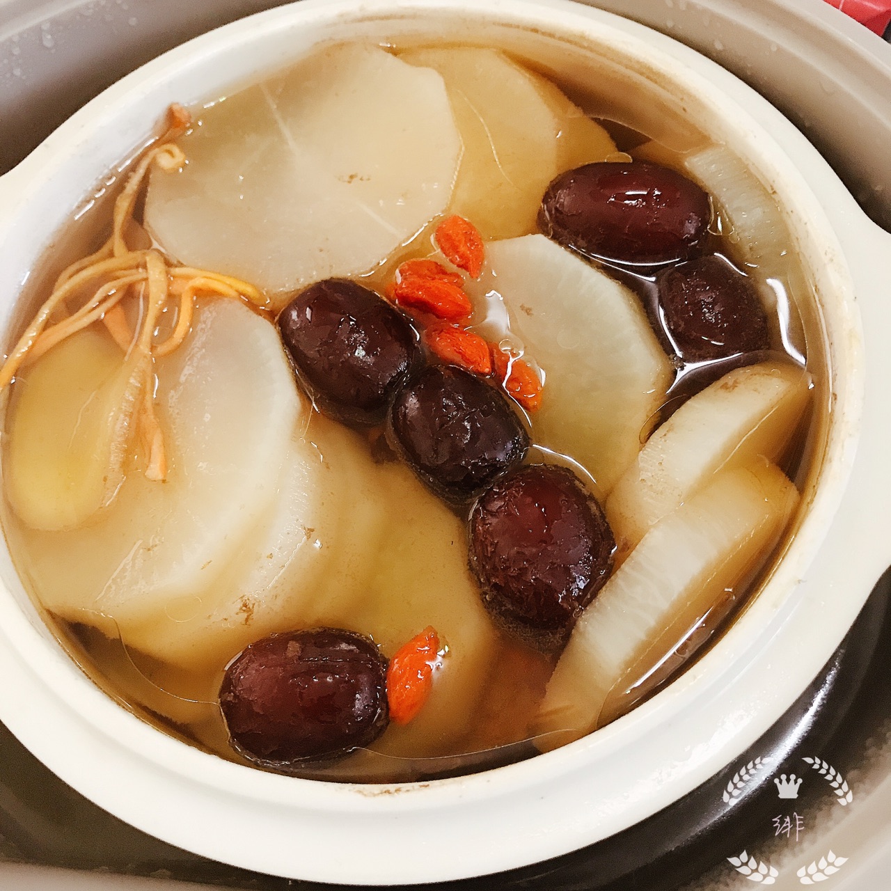 萝卜开小会排骨汤