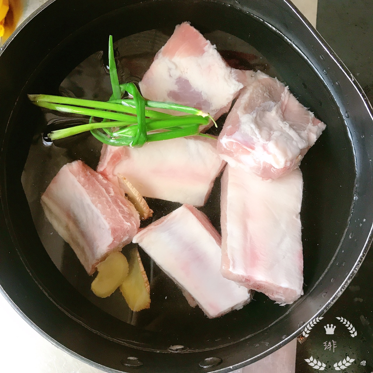萝卜开小会排骨汤