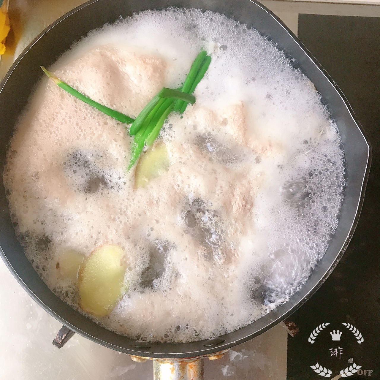萝卜开小会排骨汤