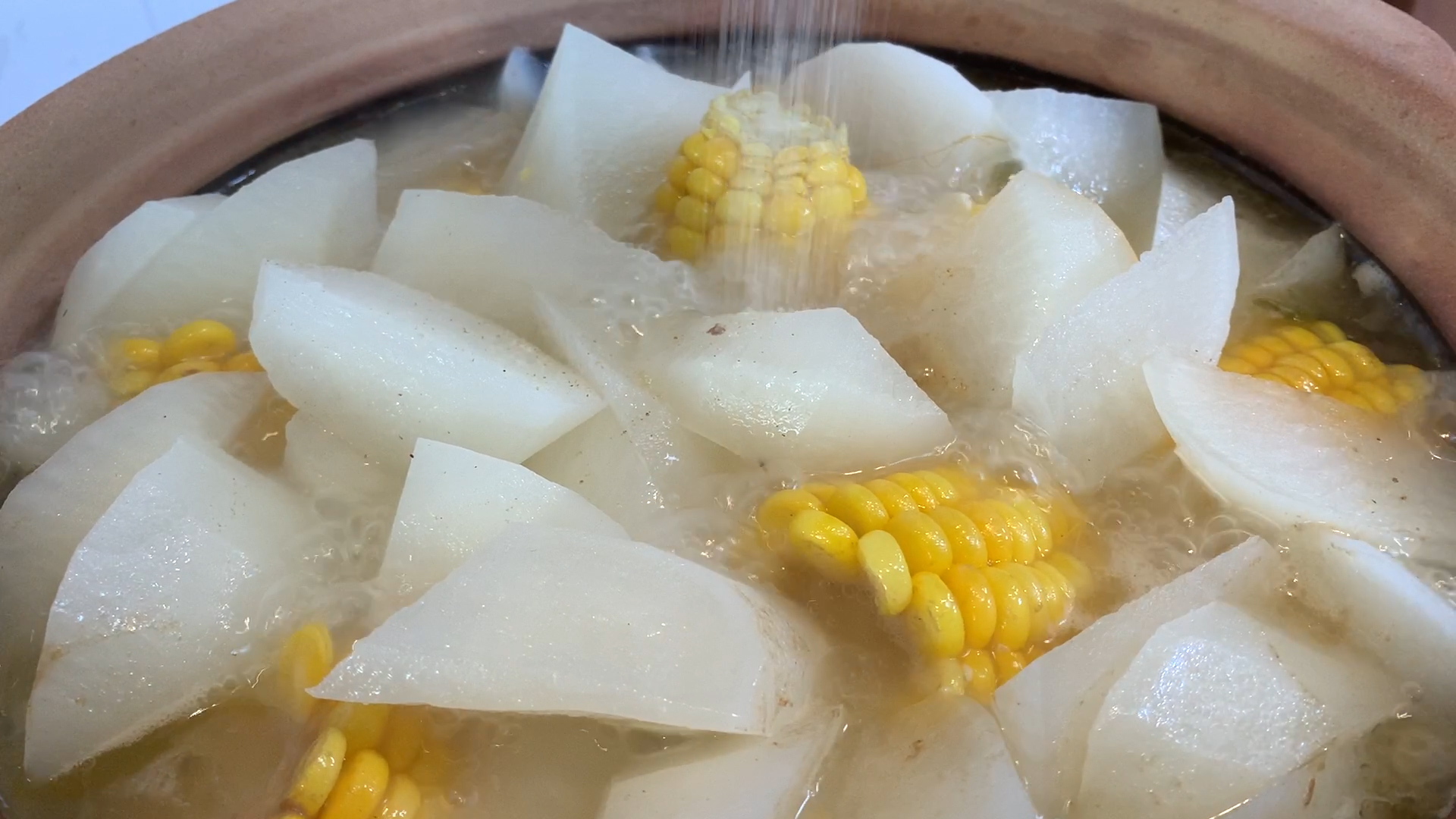 萝卜玉米排骨汤