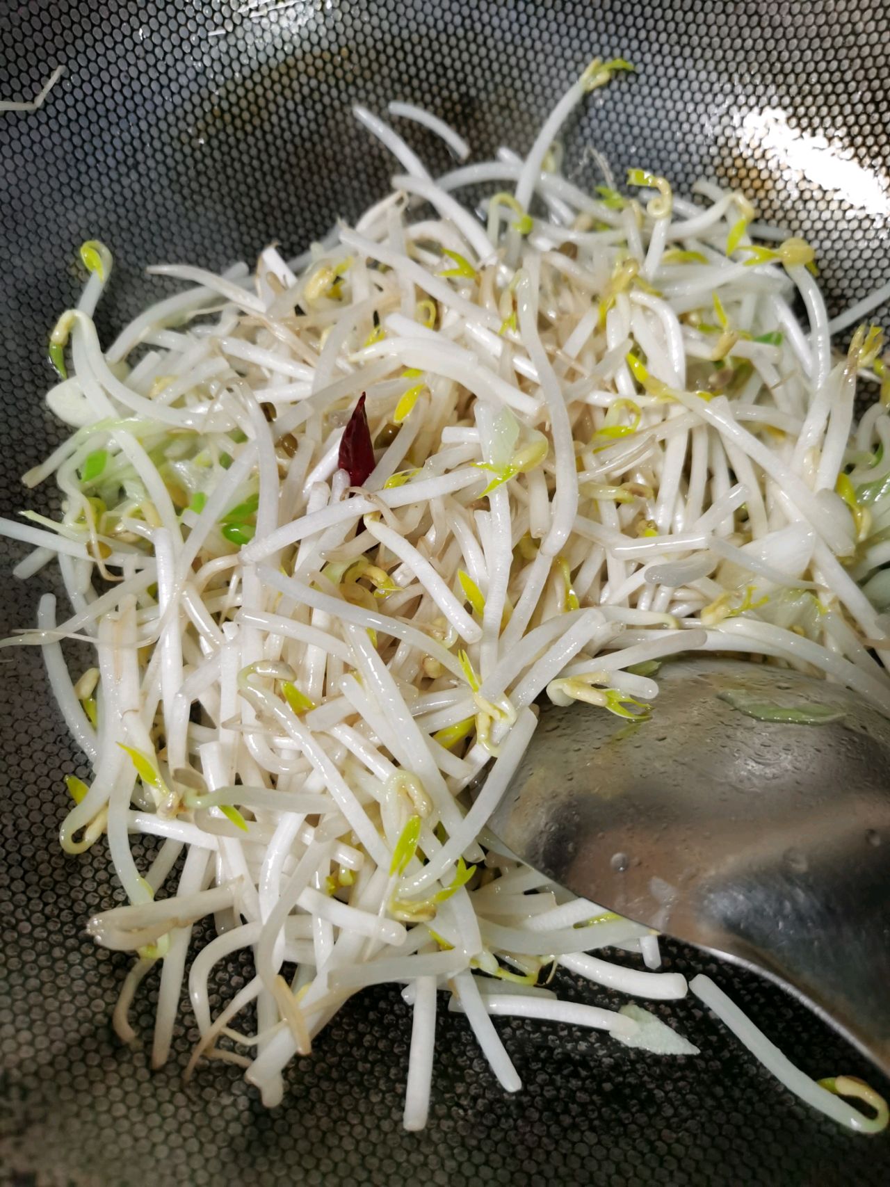 绿豆芽炒韭菜