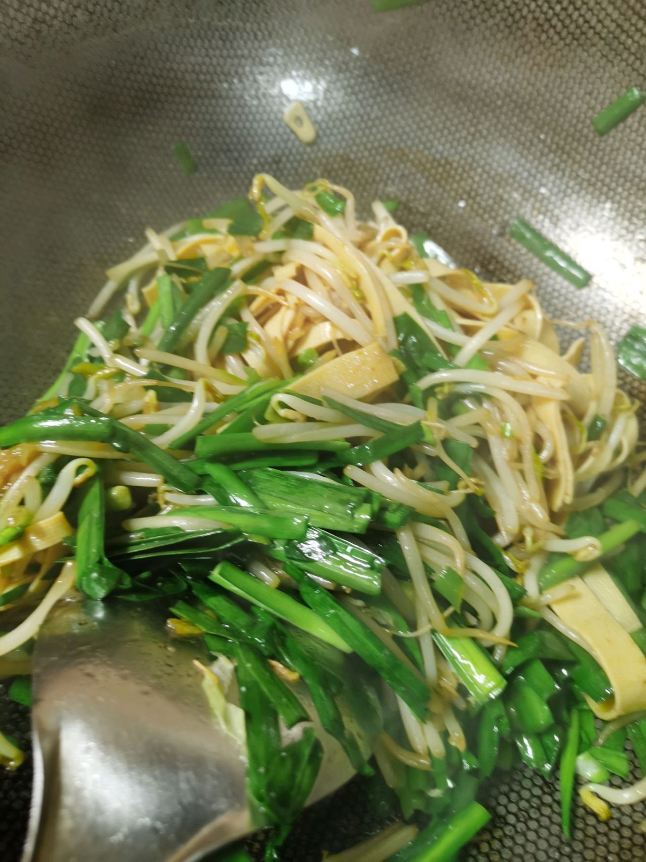 绿豆芽炒韭菜
