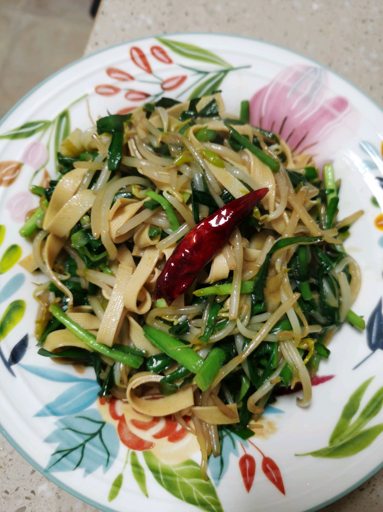 绿豆芽炒韭菜