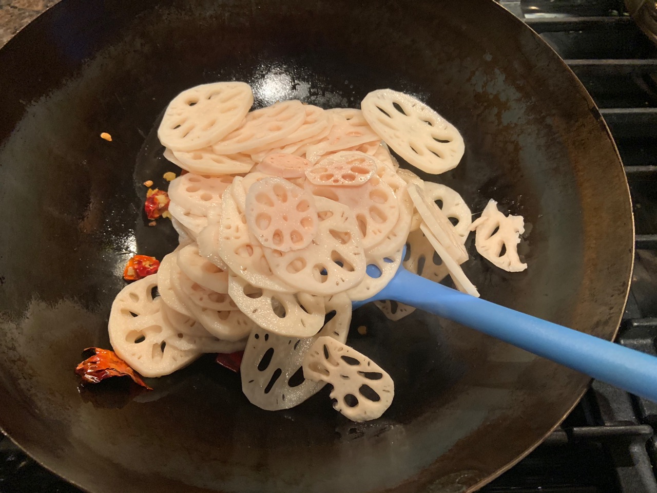 麻辣藕片，抢手好菜