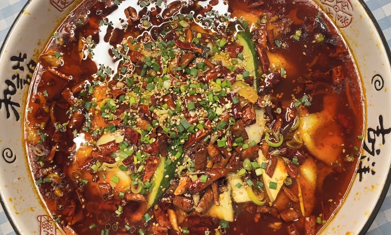 麻辣水煮鱼，肉嫩香口，麻辣入味！