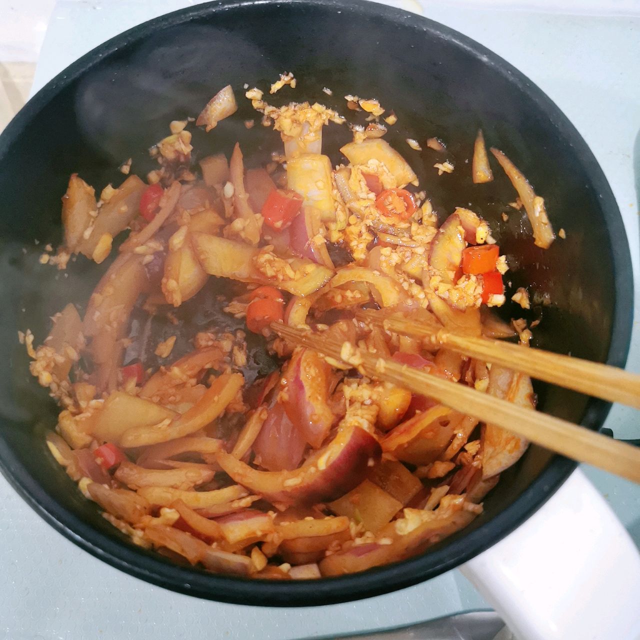 麻辣小鸭踢皮球（奇奇怪怪系列）