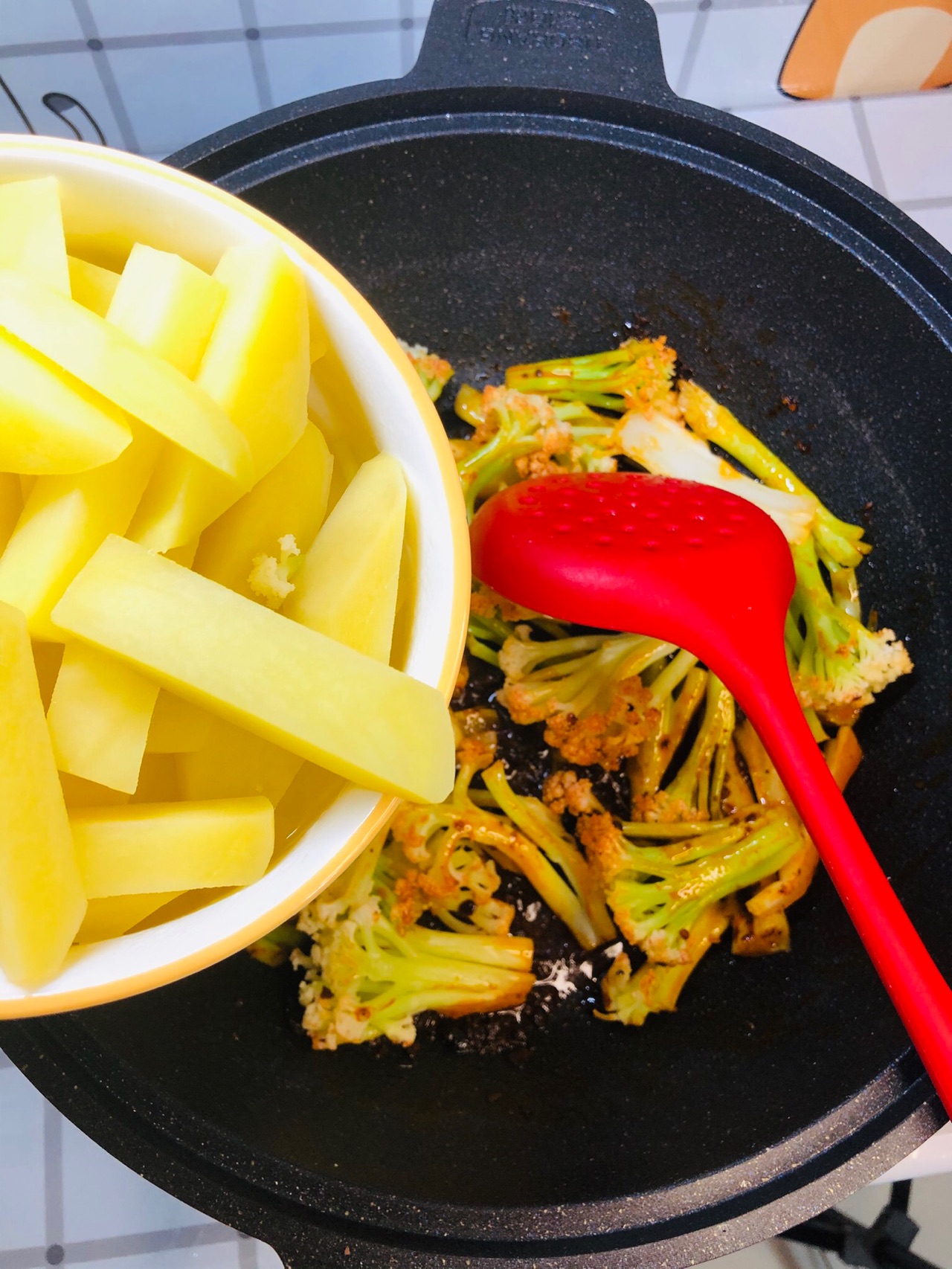 麻辣紫苏土豆松花菜干锅