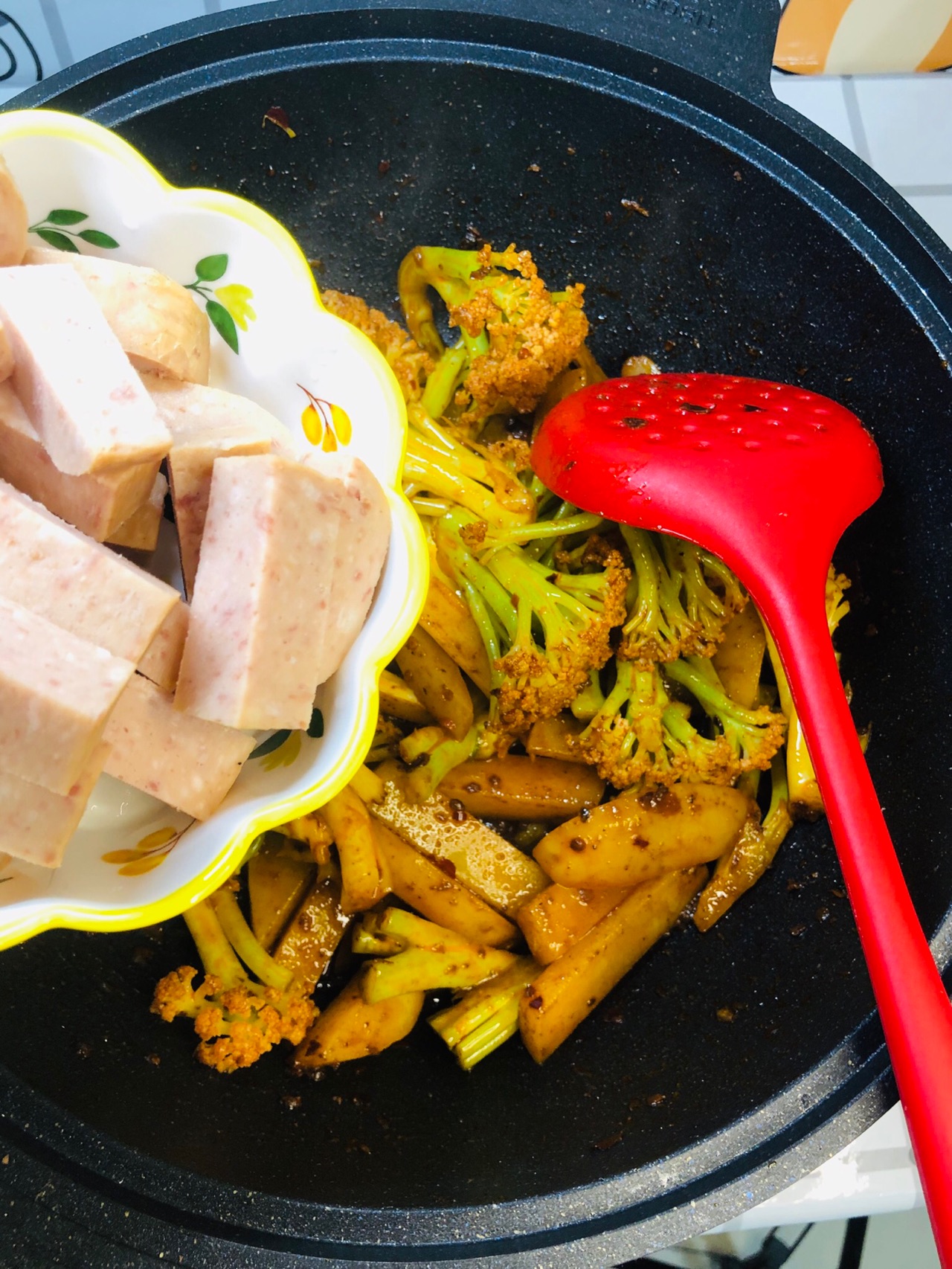 麻辣紫苏土豆松花菜干锅