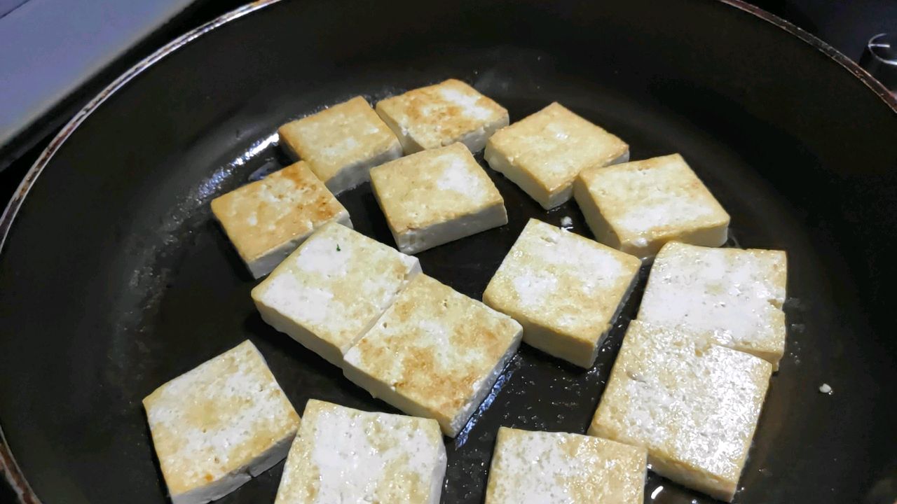 满口鲜甜的白菜海虾煲豆腐