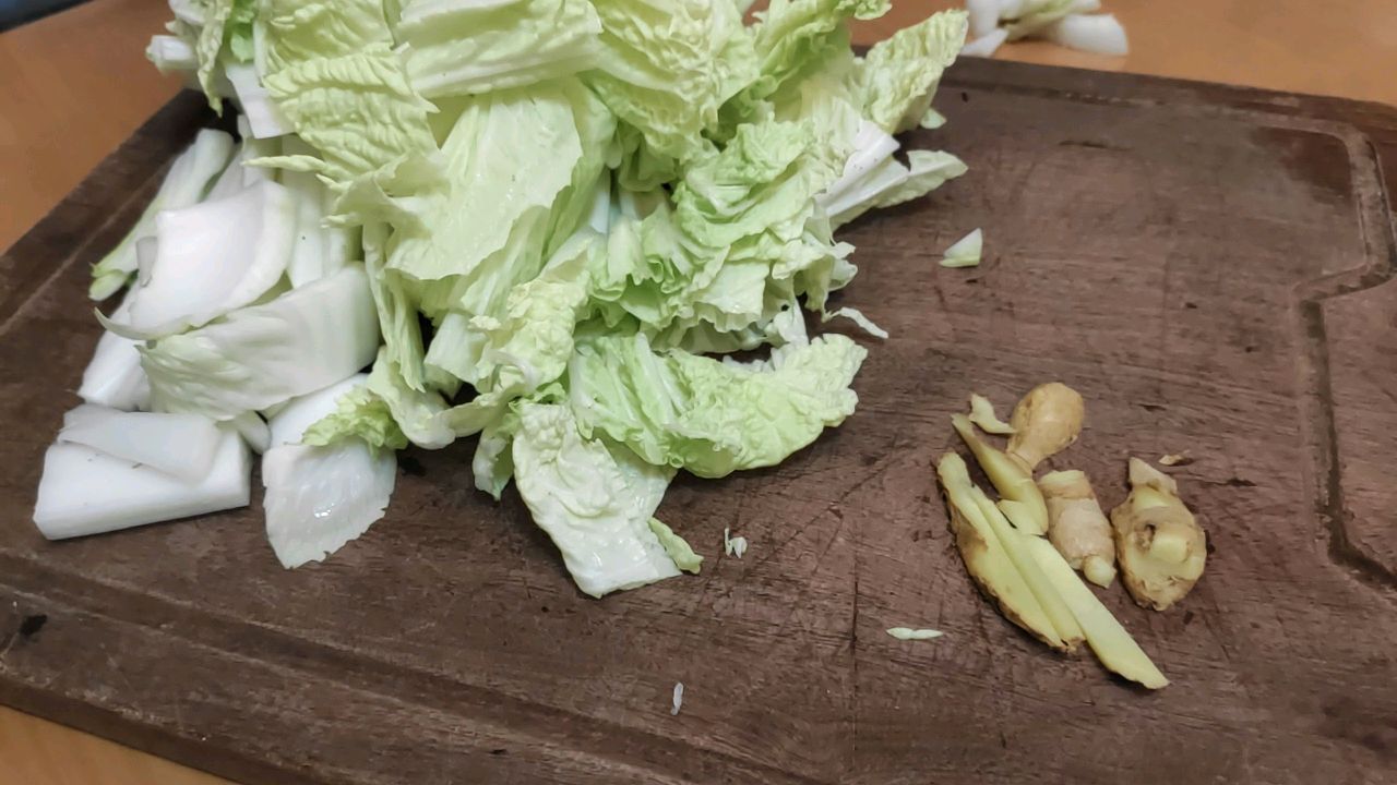满口鲜甜的白菜海虾煲豆腐