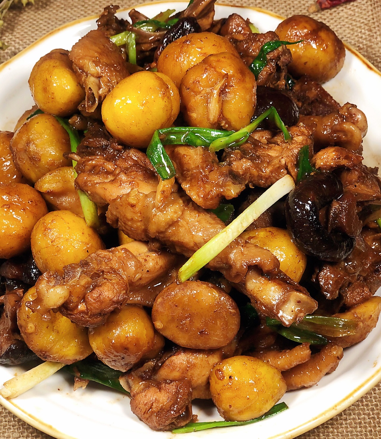 满满的栗子焖鸡(含剥栗子技巧)