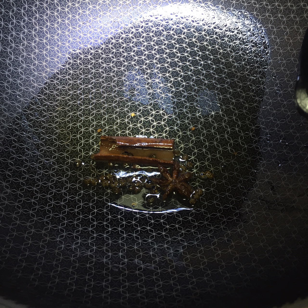 满屋飘香的板栗焖烧土鸡