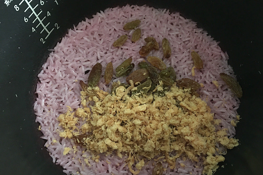 蔓越莓汁提子干肉松饭团
