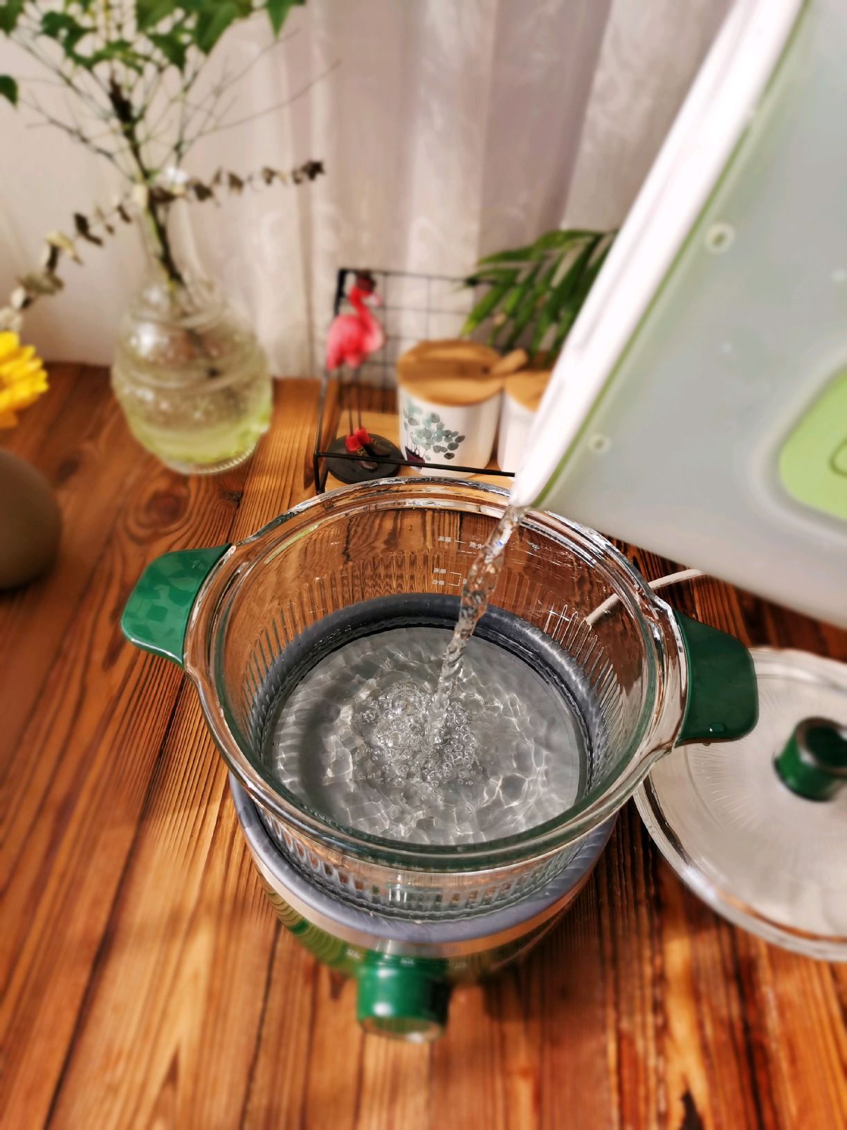 美白养颜～牛奶桃胶皂角米炖雪燕