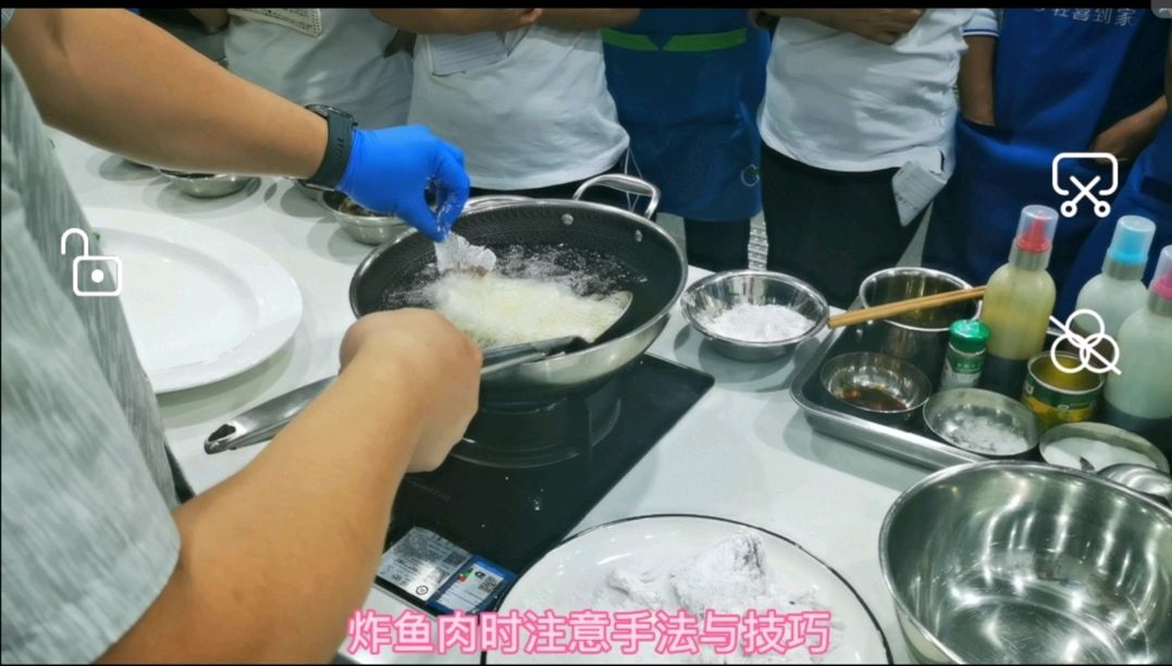 梅花迎客松伴松鼠鱼