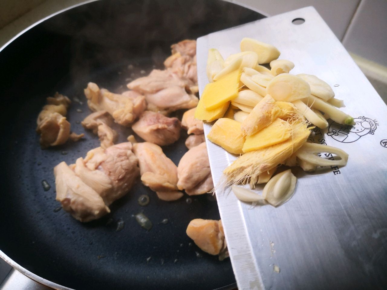 美极腐竹焖鸡腿