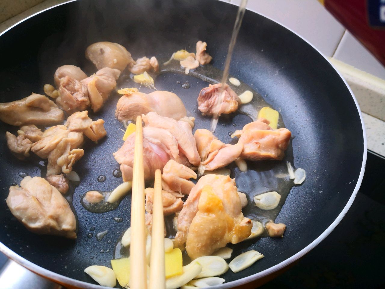美极腐竹焖鸡腿
