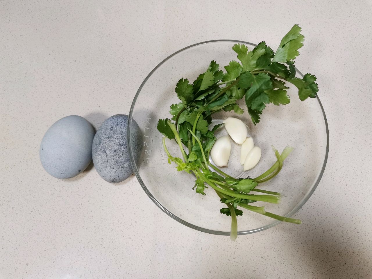 美味到爆的  炝拌松花蛋
