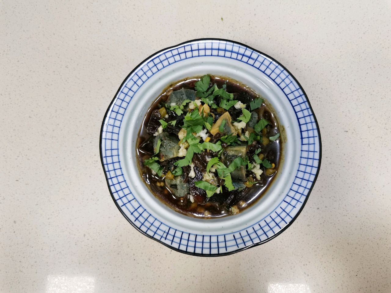 美味到爆的  炝拌松花蛋