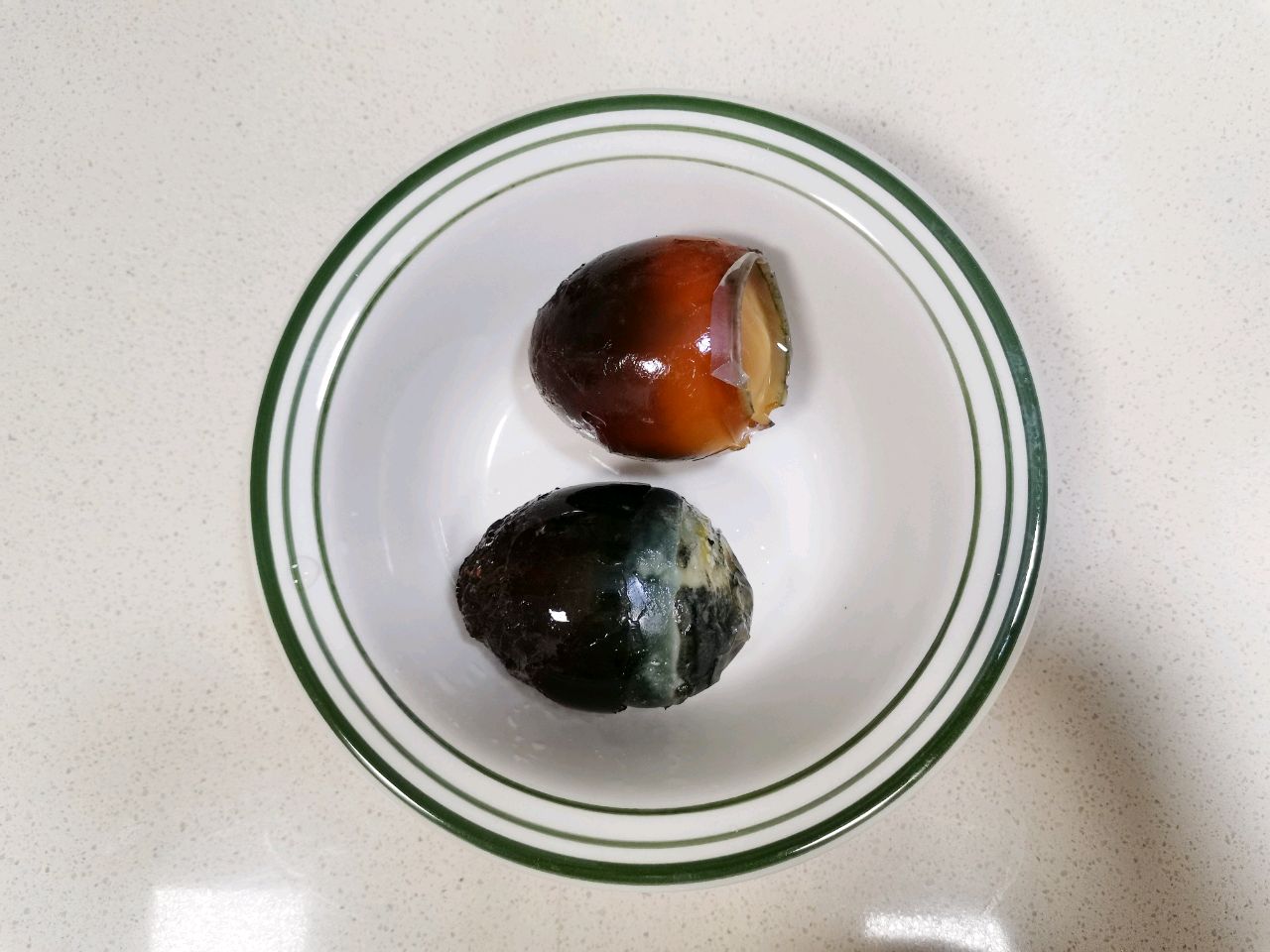 美味到爆的  炝拌松花蛋