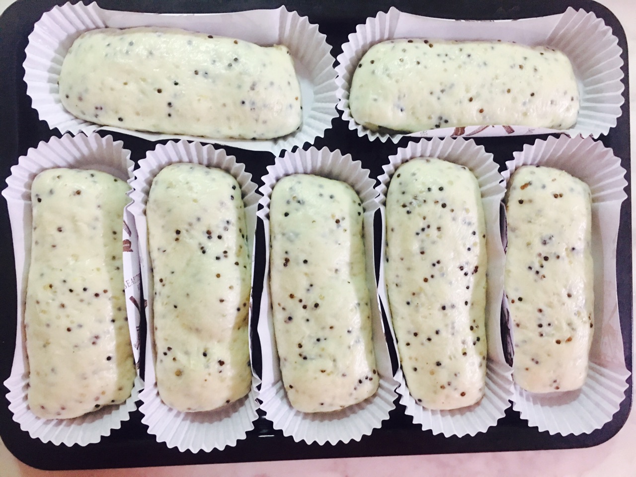 美味的藜麦奶黄面包