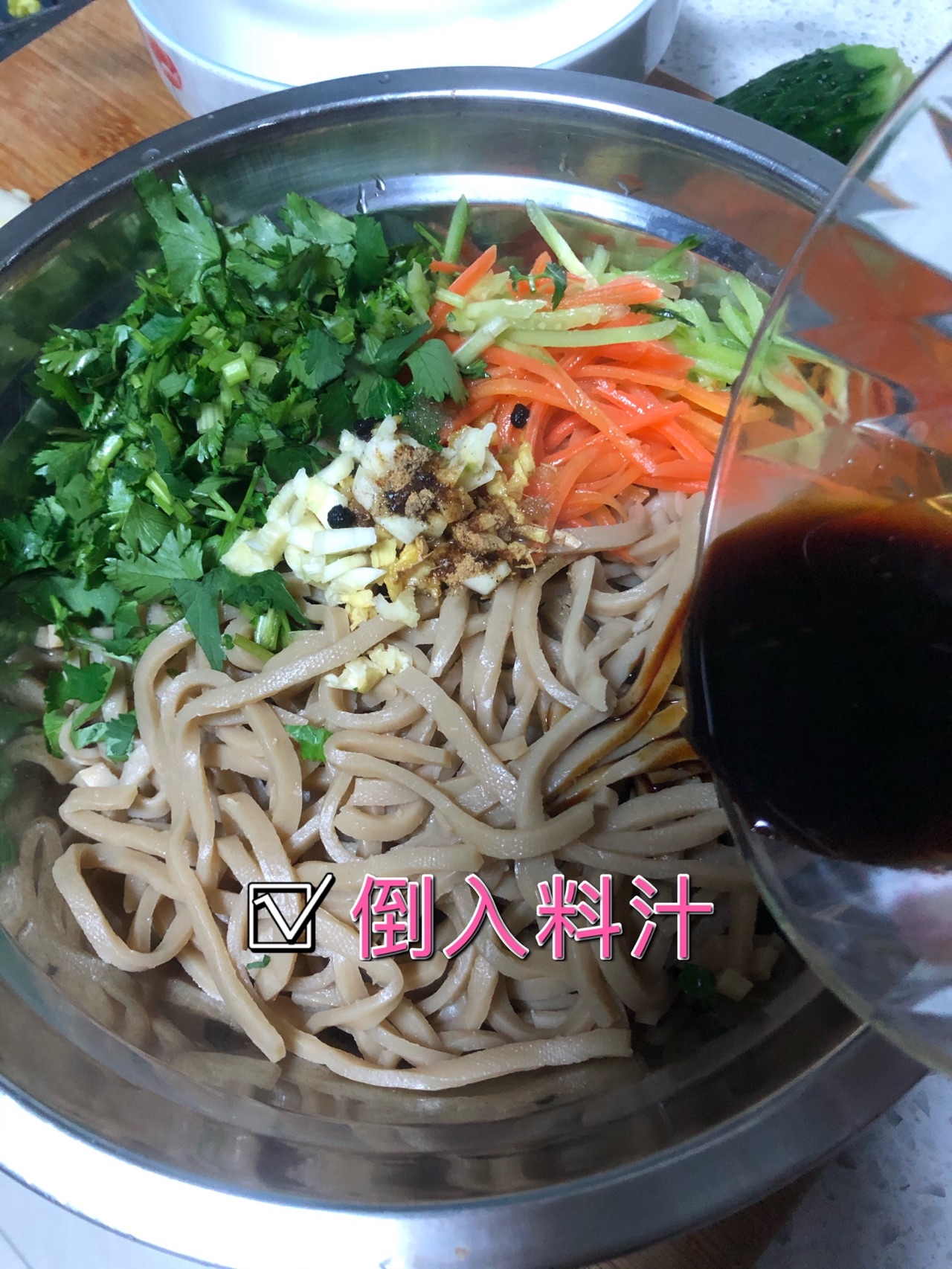 美味的凉拌莜面