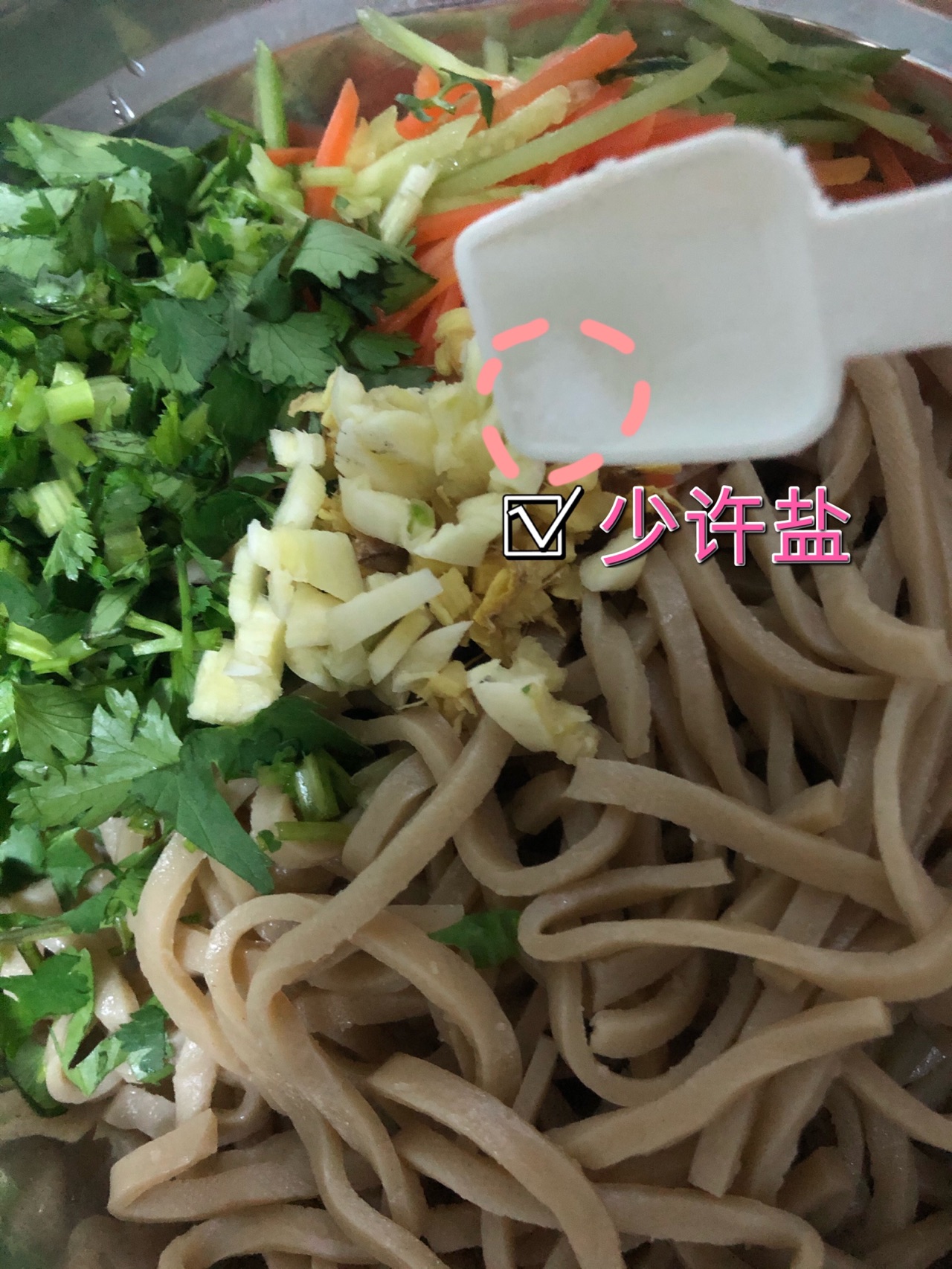 美味的凉拌莜面