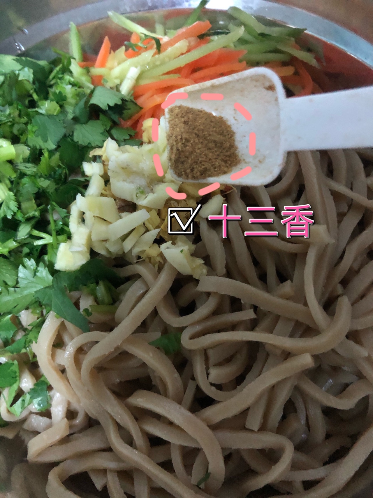 美味的凉拌莜面