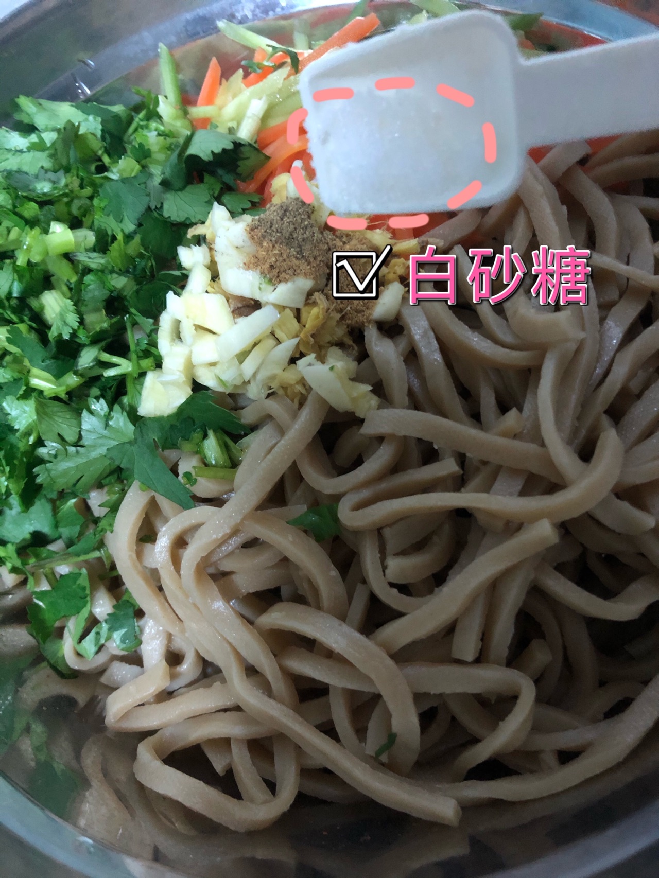美味的凉拌莜面