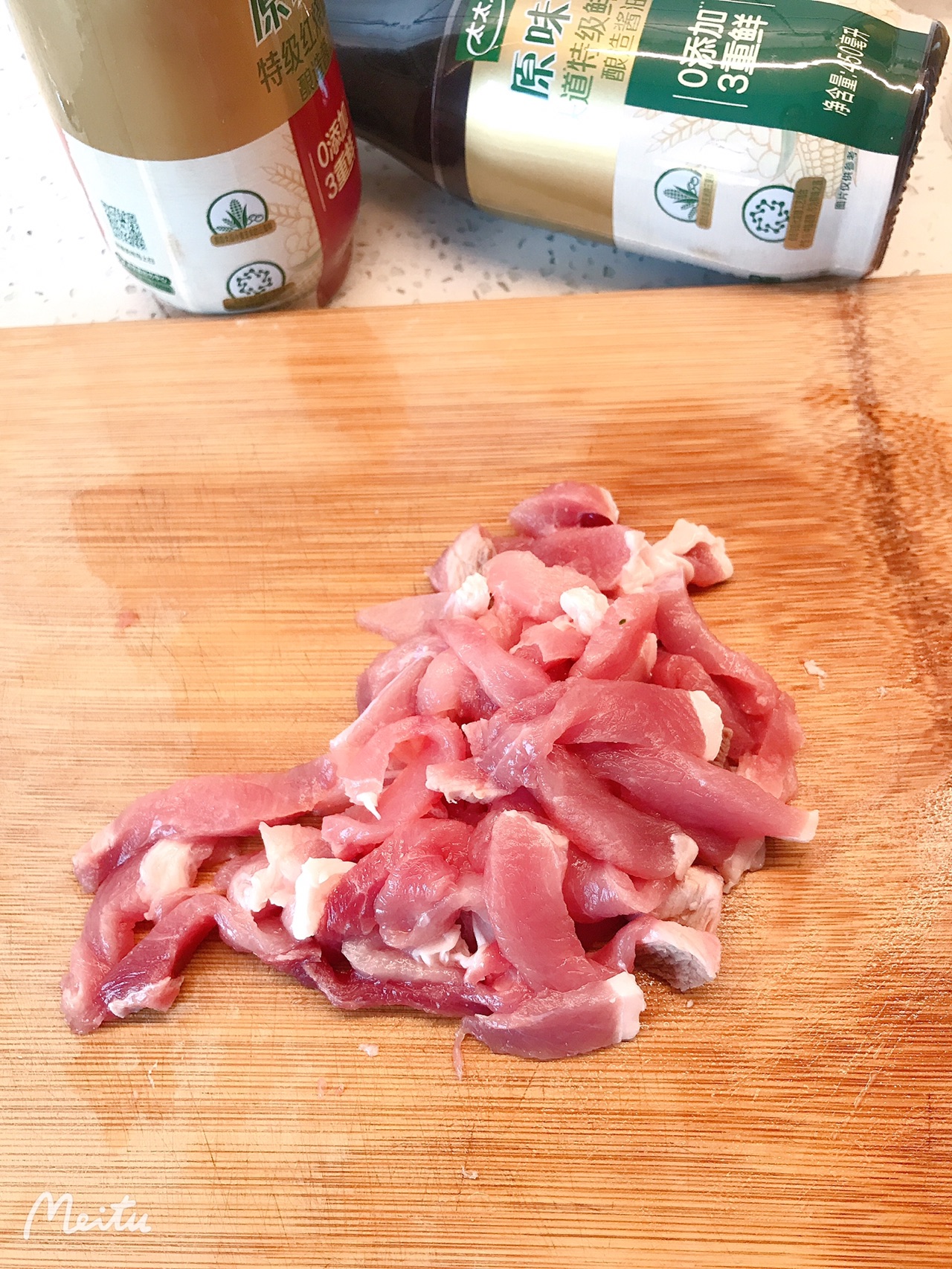 美味的肉炒黄豆芽