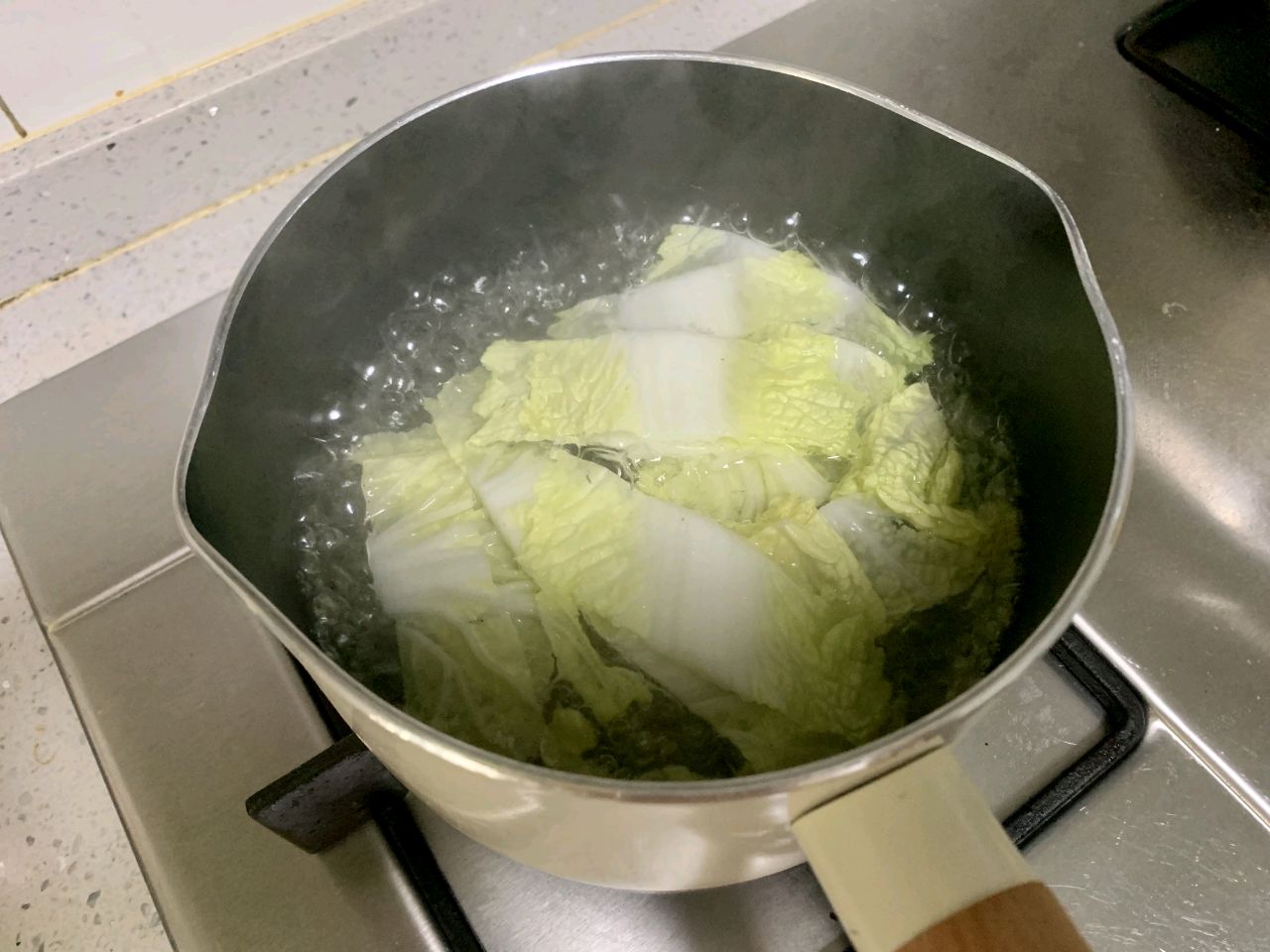 美味可口的鲜虾蔬菜丸子