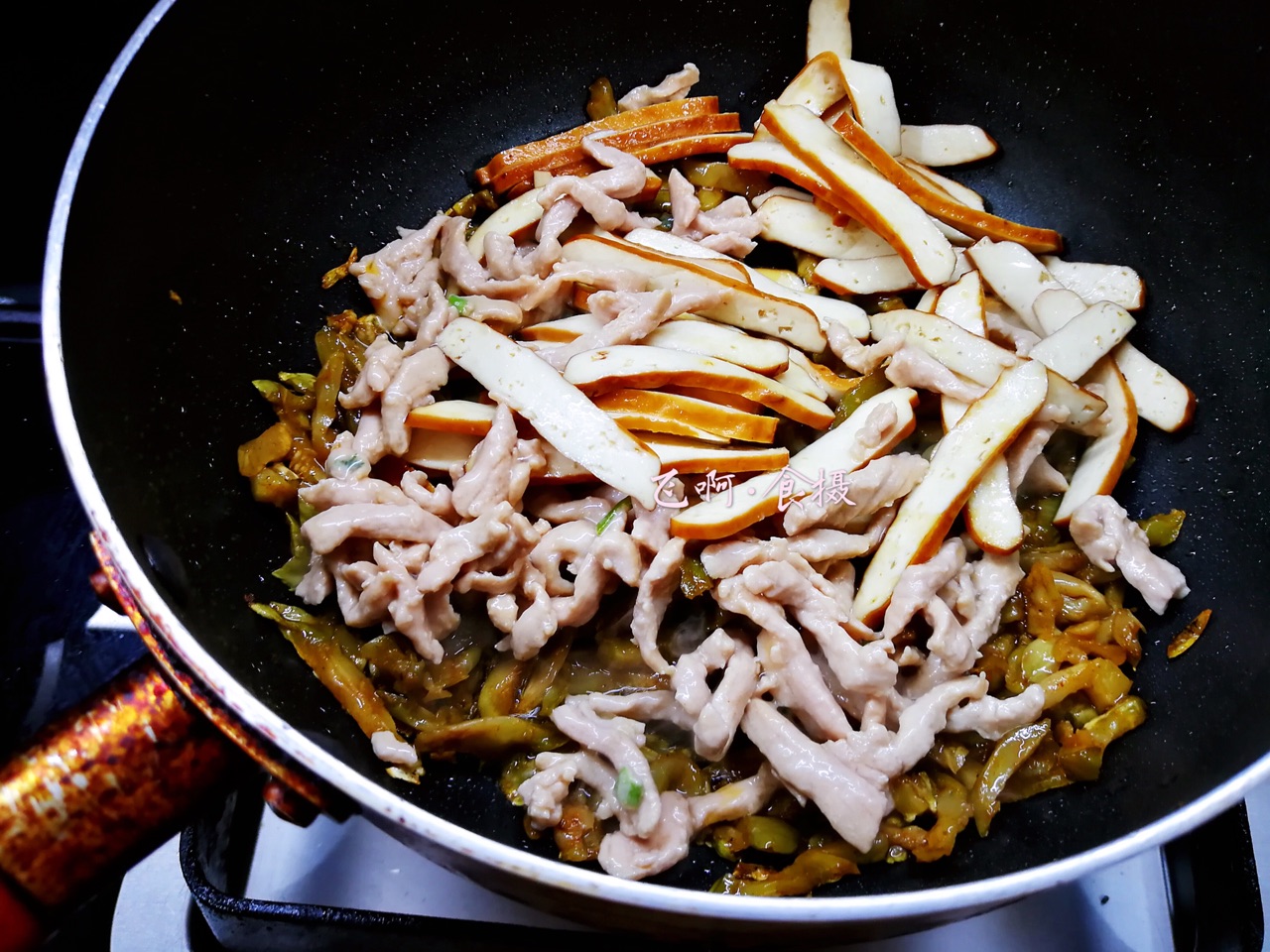 美味下饭榨菜肉丝炒香干