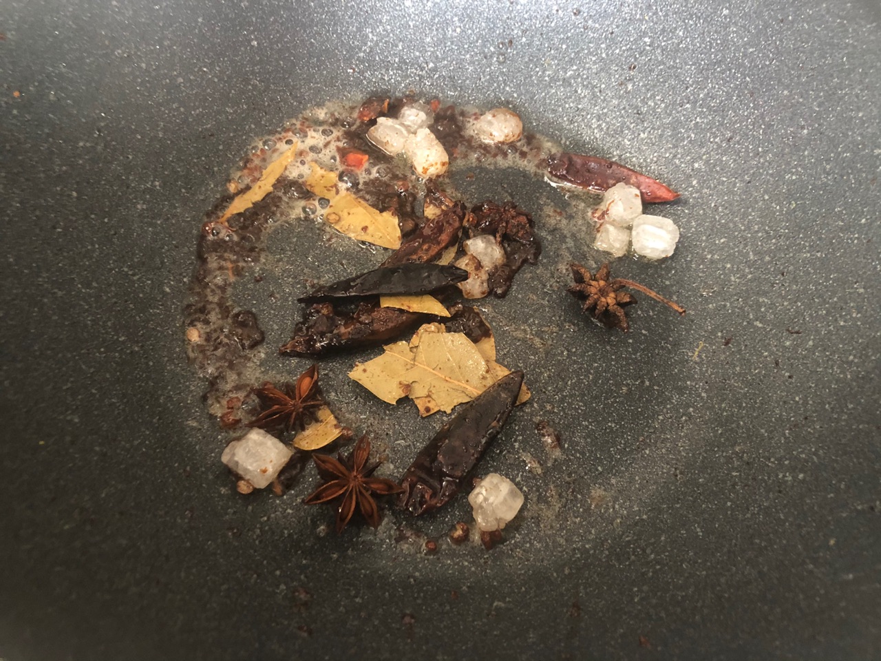 美味小食•香辣鹌鹑蛋