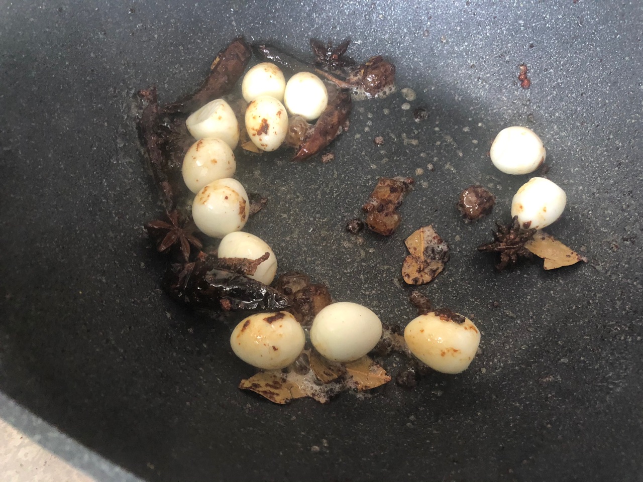 美味小食•香辣鹌鹑蛋