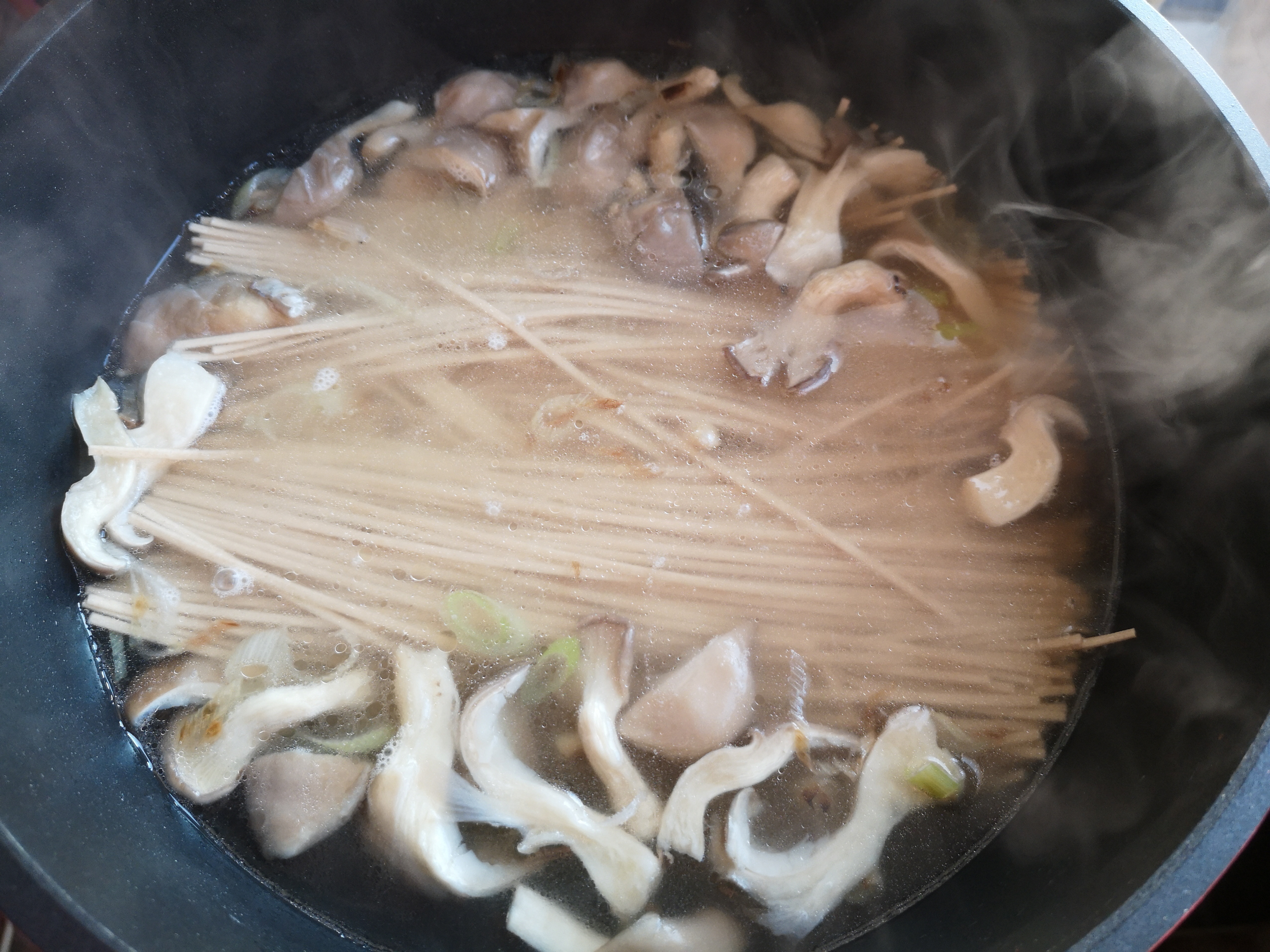 美味营养的荞麦牛肉面
