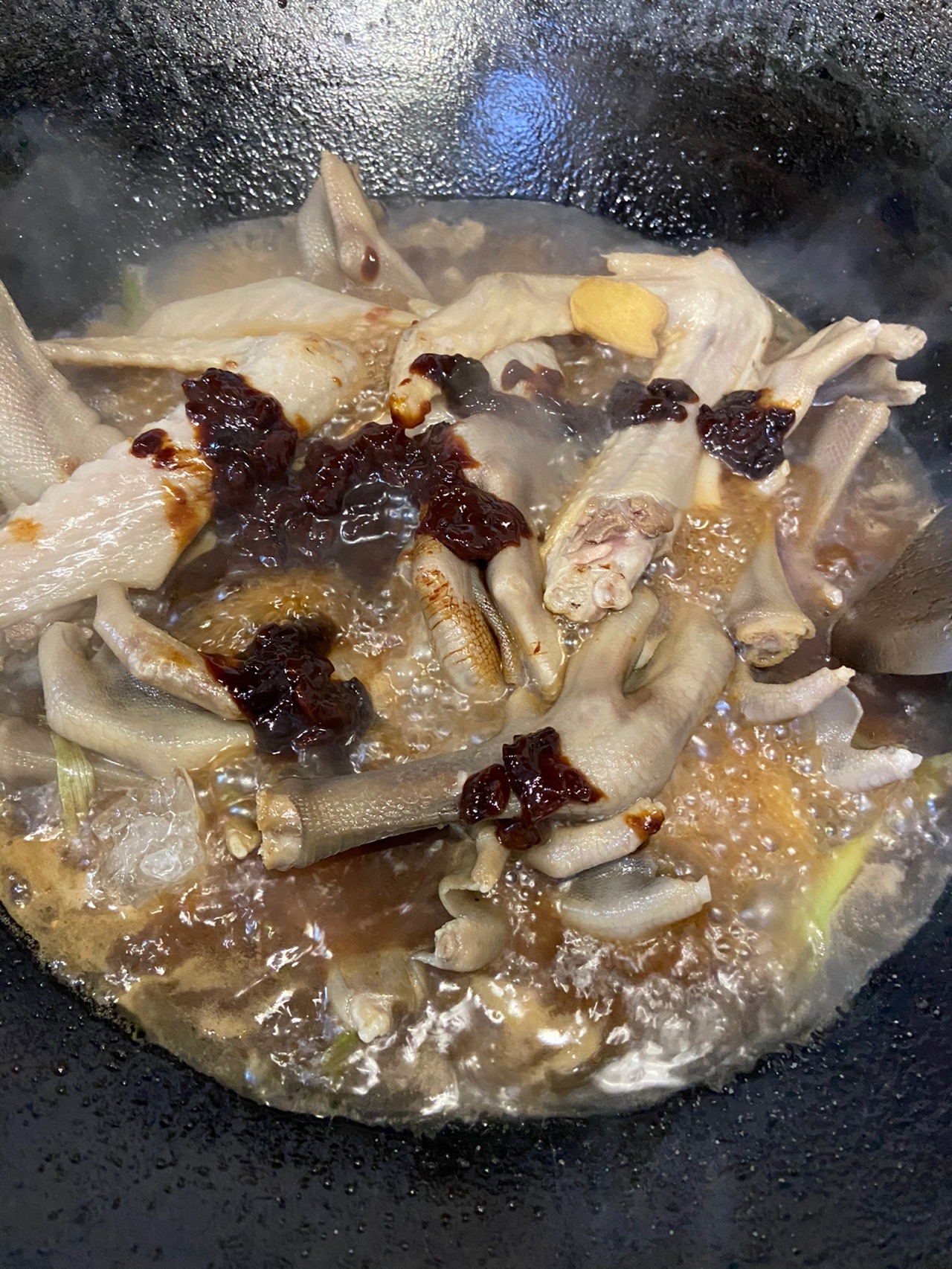 焖鹅掌亦