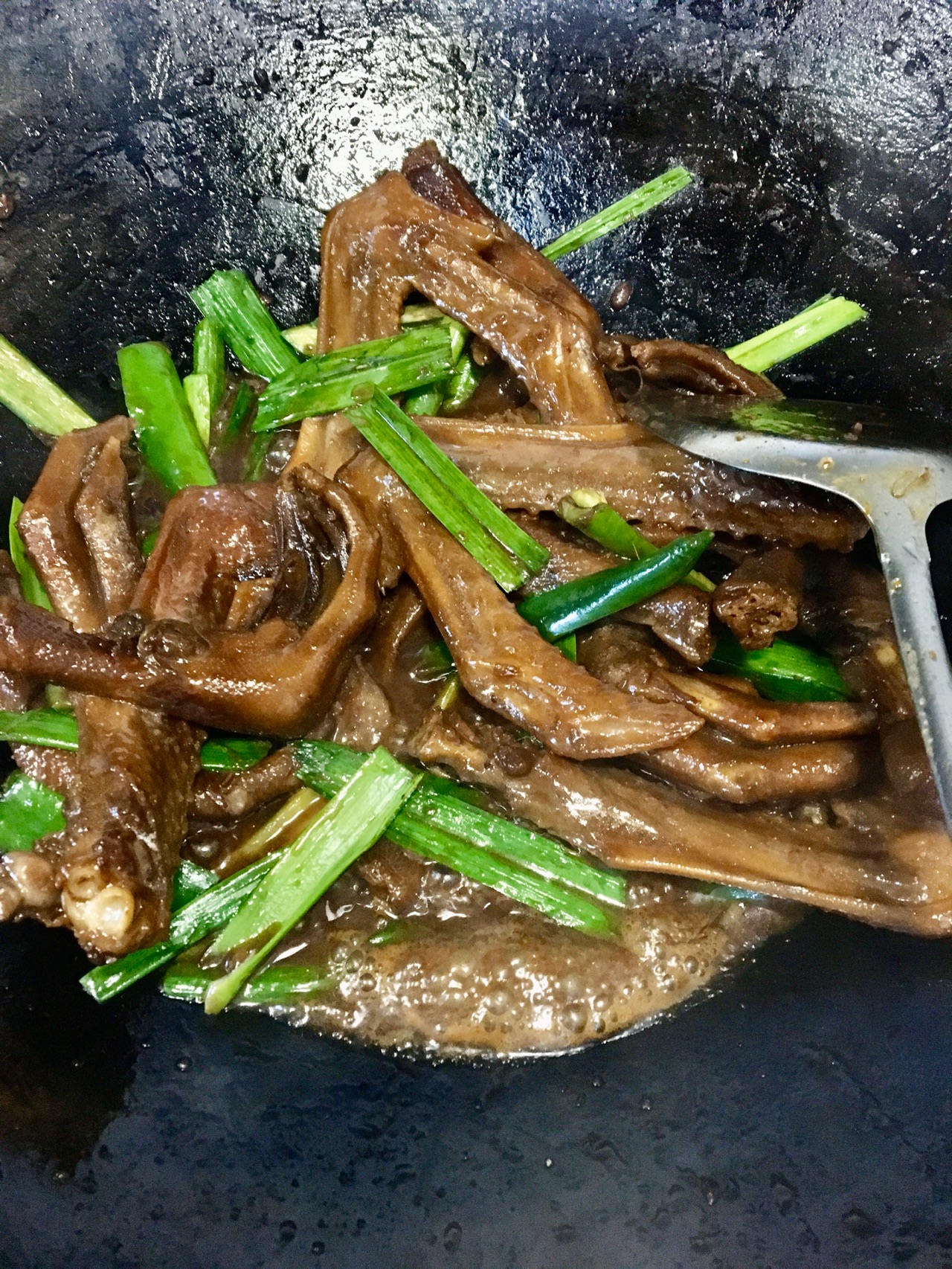 焖鹅掌亦