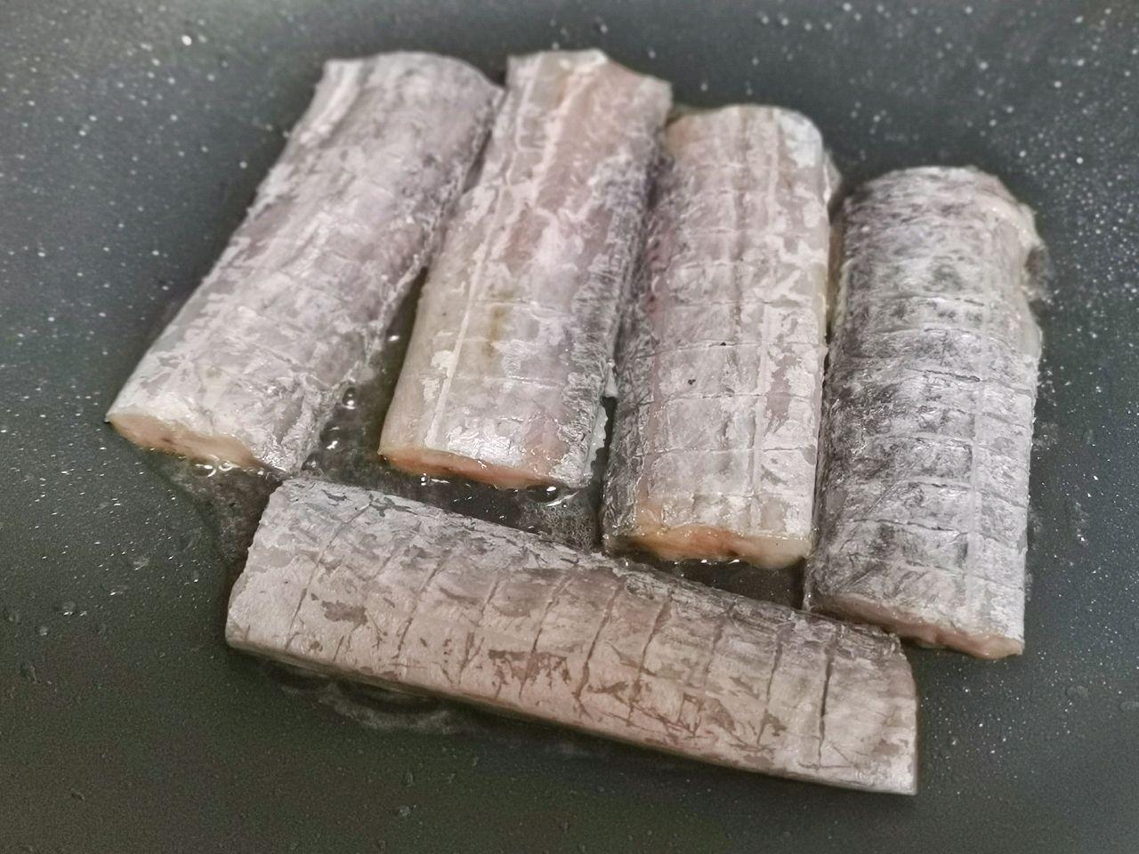迷迭香煎烤带鱼