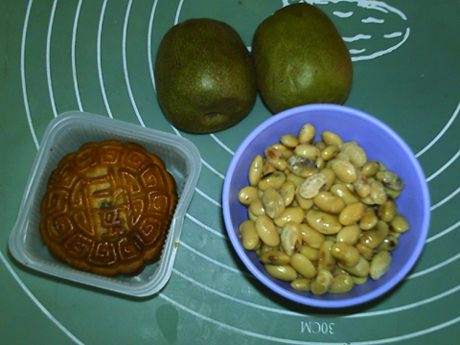 猕猴桃月饼豆浆