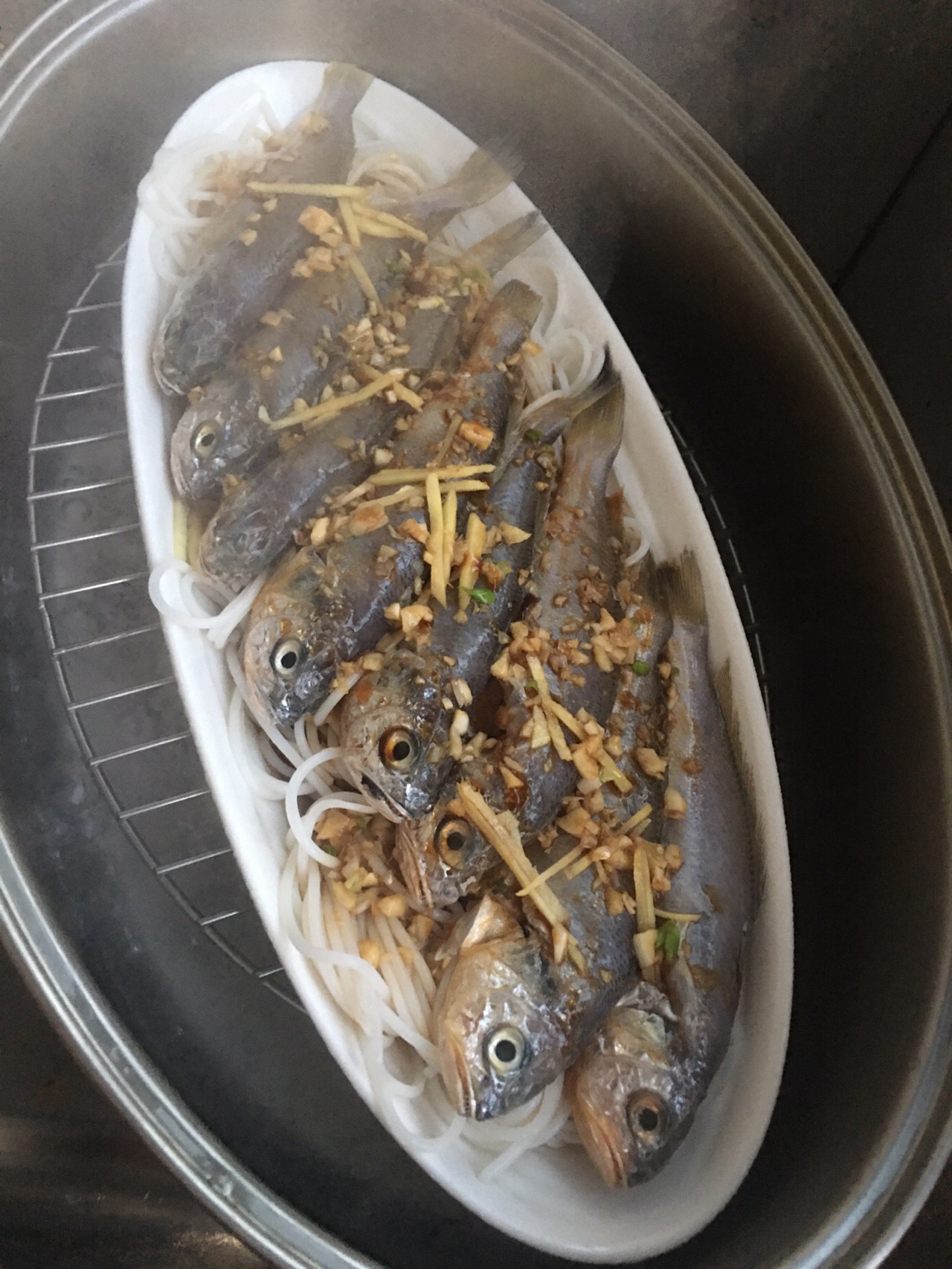 米线清蒸小黄花鱼