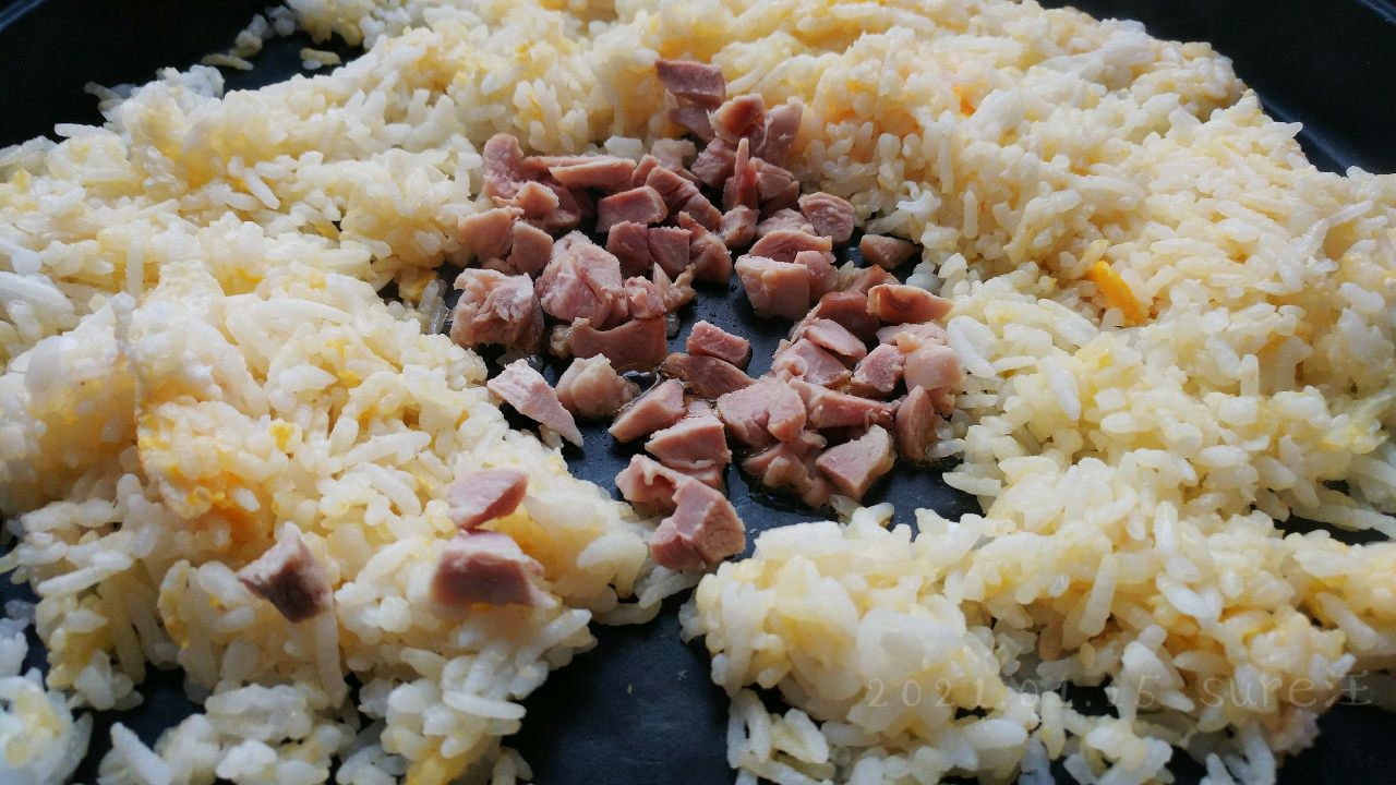蜜柚海鲜什锦饭