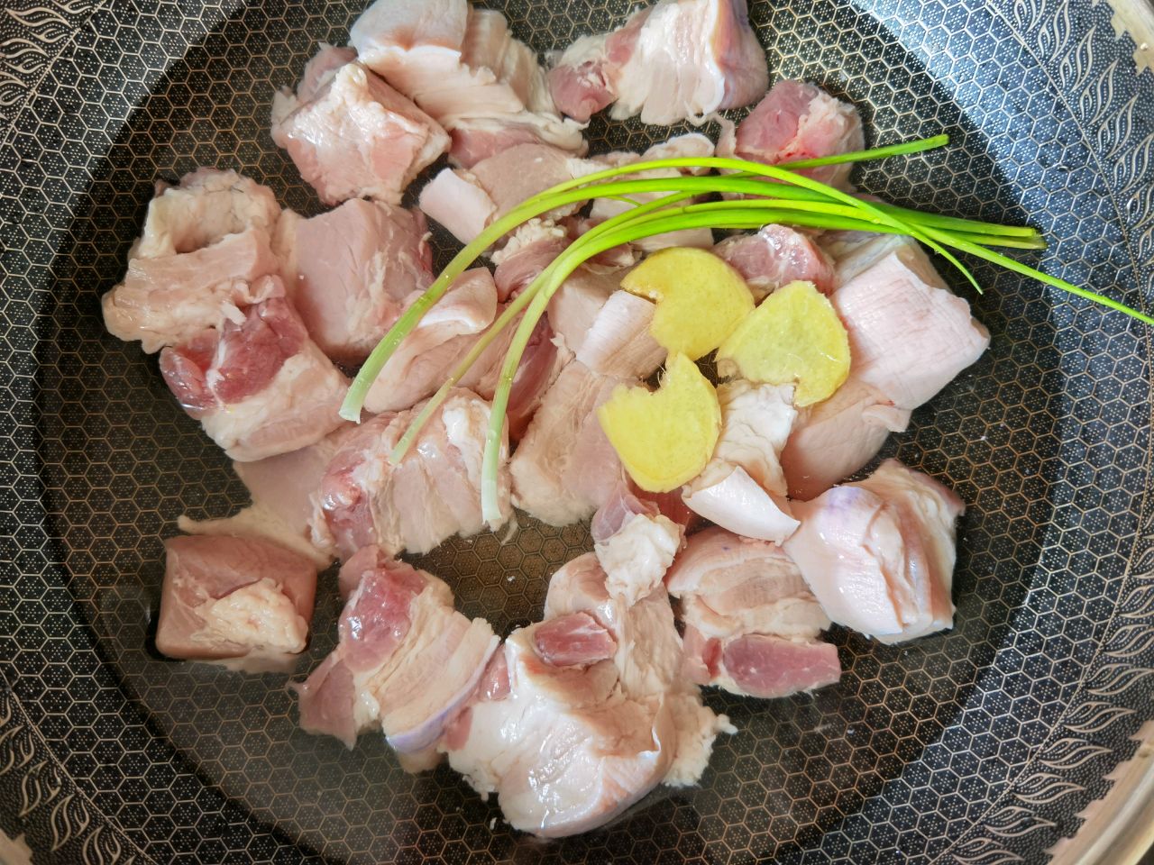 秘制板栗红烧肉