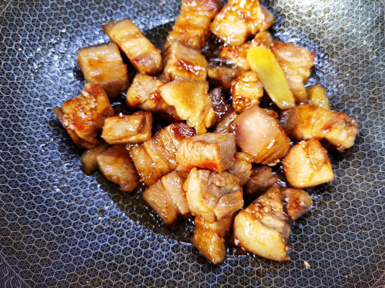 秘制板栗红烧肉