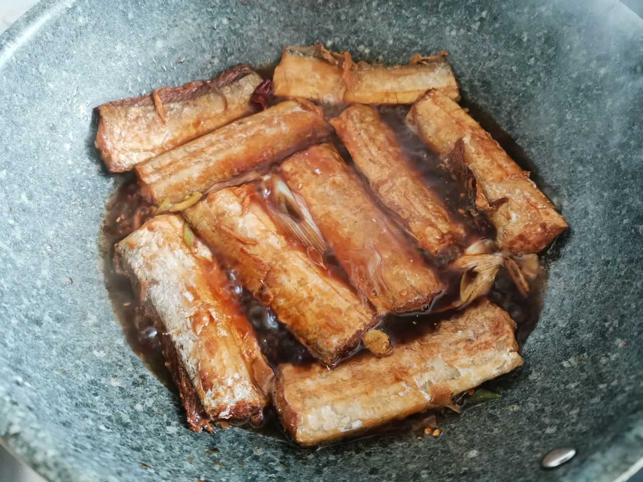 秘制红烧带鱼
